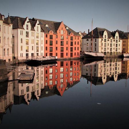 A Cheaper Option To Hotel Ålesund Exteriör bild