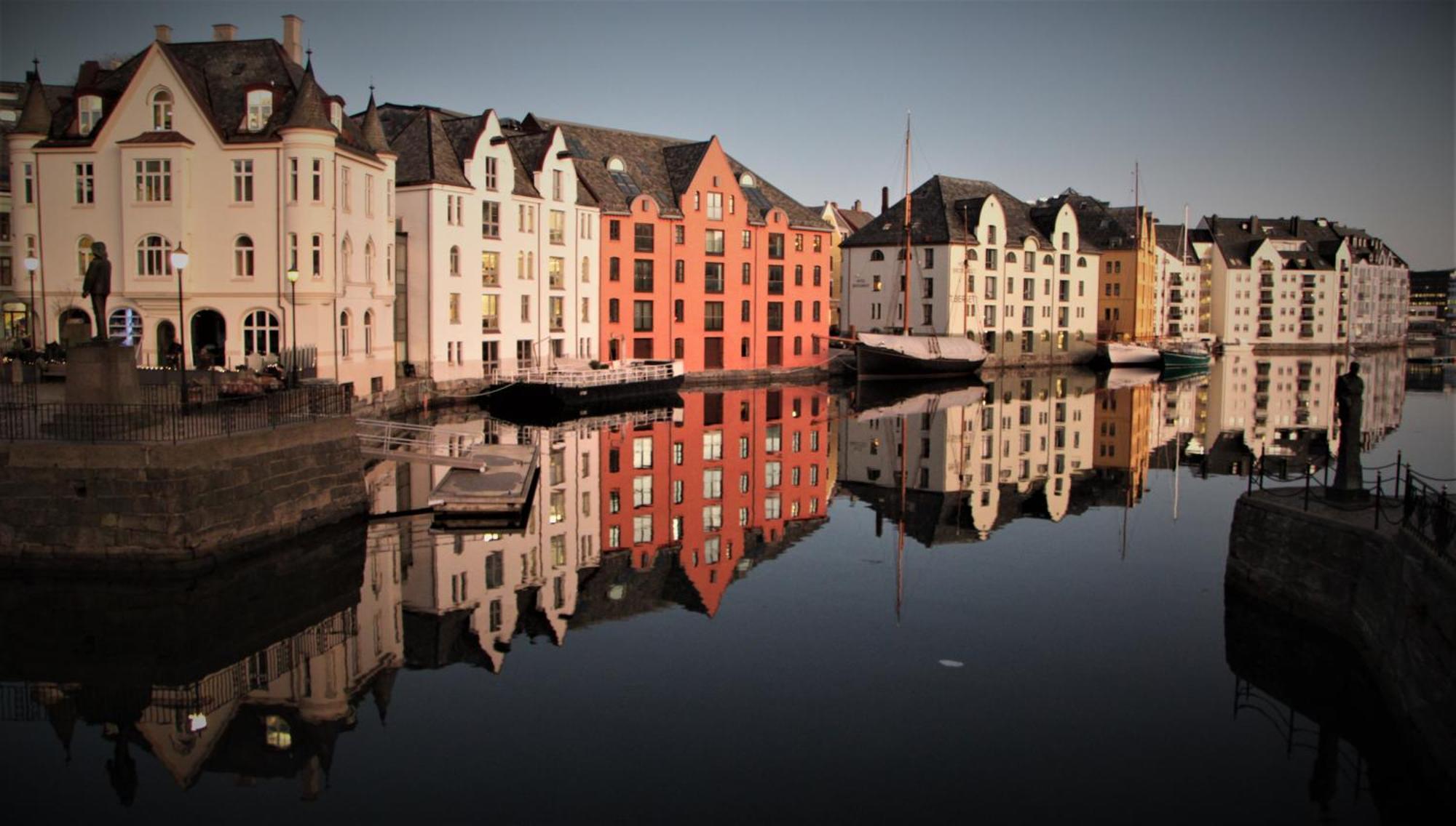 A Cheaper Option To Hotel Ålesund Exteriör bild